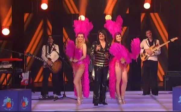 Tonis Sfinos : H πιο απολαυστική περσόνα της ελληνικής σκηνής έρχεται στο MEGA