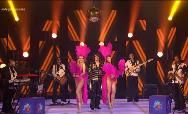 Σπίτι με το MEGA: Με εντυπωσιακή είσοδο του Toni ξεκίνησε η μεγάλη βραδιά