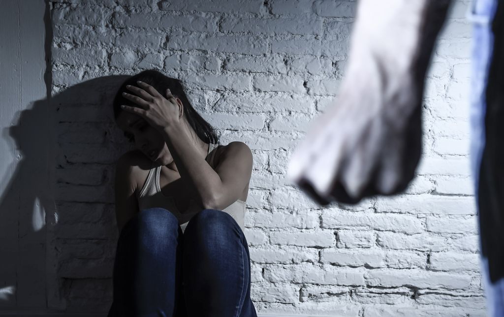 ΕΛ.ΑΣ : Μη φοβούνται να μιλήσουν στην Αστυνομία τα θύματα ενδοοικογενειακής βίας
