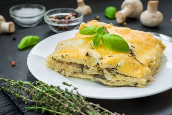 Εύκολη συνταγή για λαζάνια με μανιτάρια πορτσίνι και ελαφριά μπεσαμέλ