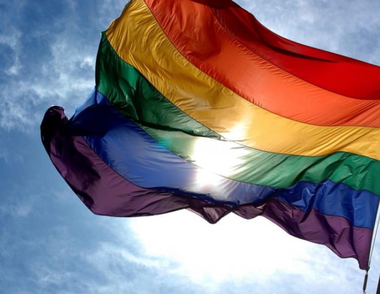 «Ουράνιο Τόξο» Βρυξελλών: Δέκα χρόνια πιέζουμε την Κομισιόν να πει κάτι για τους ΛΟΑΤΚΙ