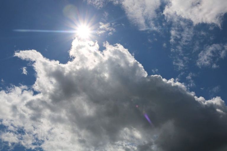 Καιρός : Νεφώσεις και τοπικές βροχές – Πού θα βρέξει