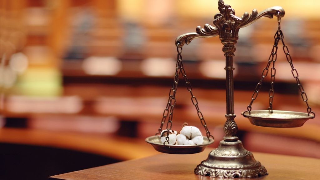 Roomies : Οι δέκα πιο απίθανοι «ερωτικοί νόμοι» που ισχύουν σε όλο τον κόσμο