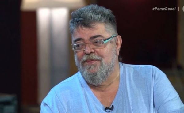 Σπίτι με το MEGA: Με «Κόκκινα γυαλιά» και «Άδωνι» ξεσηκώνει το κοινό ο Σταμάτης Κραουνάκης