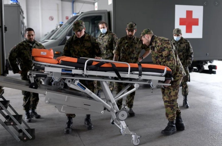 Ελβετία : Ο στρατός κινητοποιείται για να ενισχύσει τα νοσοκομεία