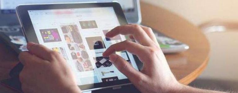 Δήμος Πειραιά: Τάμπλετ σε αδύναμους μαθητές για τις ανάγκες της τηλεκπαίδευσης