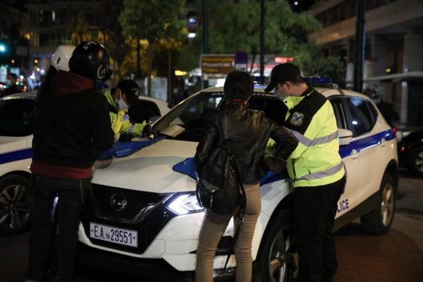Κοροναϊός : Εκατοντάδες πρόστιμα για μάσκα και παράνομες μετακινήσεις