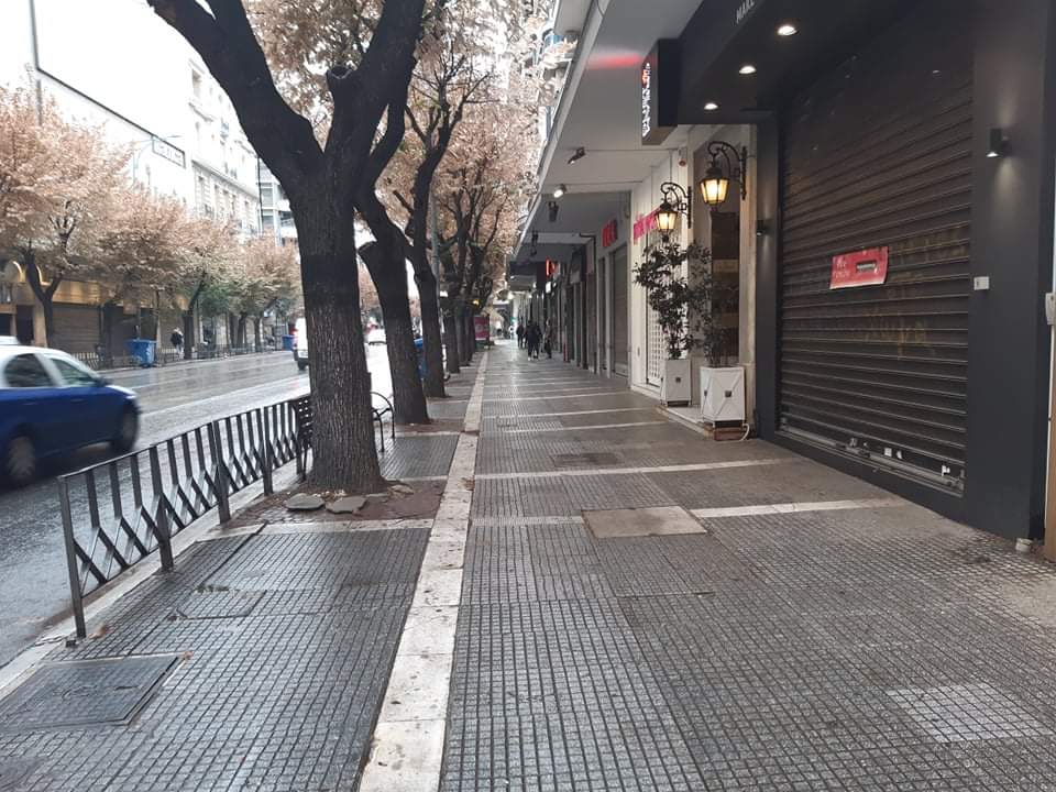 Κοροναϊός : Μία άλλη Θεσσαλονίκη από σήμερα  – Άδειοι δρόμοι, κλειστά μαγαζιά [εικόνες]