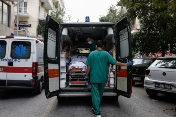 Κοροναϊός – Θεσσαλονίκη : Ώρες αγωνίας στα νοσοκομεία της Βόρειας Ελλάδας – Ασφυκτική πίεση στις ΜΕΘ