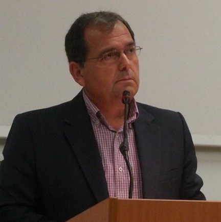 «Όσο αθροίζουμε τα like τόσο θα ζούμε με δανεικά»