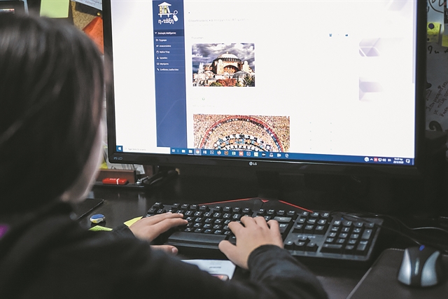 Ζαχαράκη για τηλεκπαίδευση : Σε τεχνικό πρόβλημα οφείλεται η αδυναμία σύνδεσης