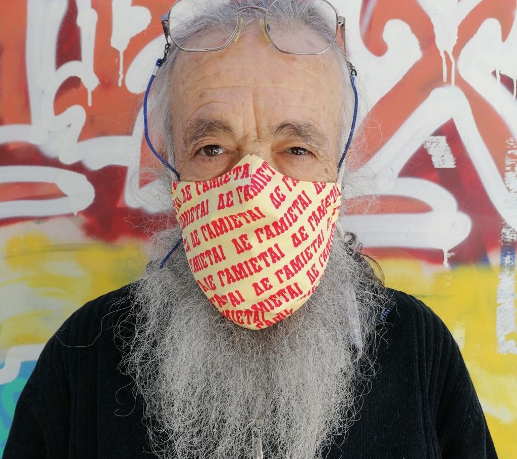 Οι μάσκες των Tind είναι το ιδανικό αξεσουάρ για την δυστοπική Αθήνα
