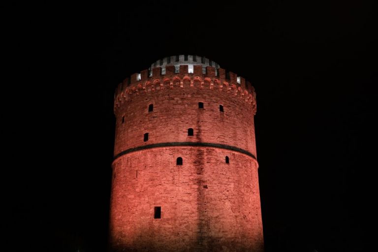 Θεσσαλονίκη : Πορτοκαλί ο Λευκός Πύργος για την Ημέρα Εξάλειψης Βίας κατά των Γυναικών