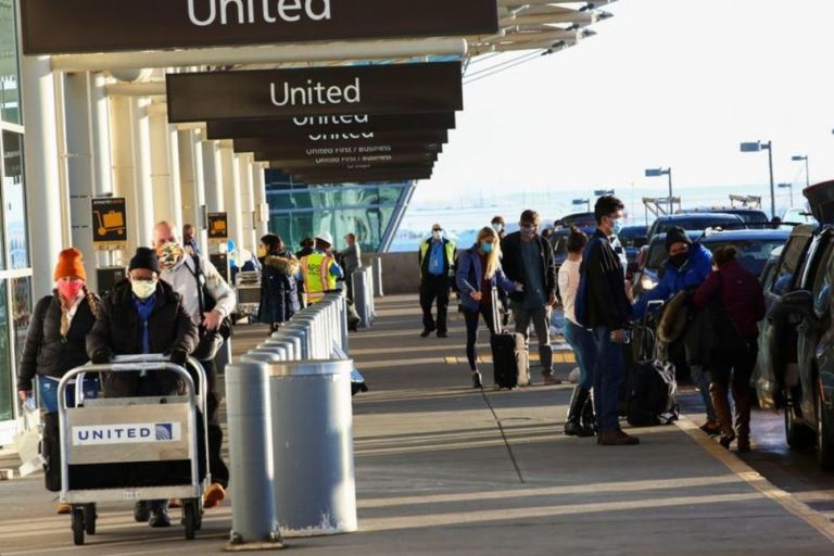 ΗΠΑ : Αψηφούν τις συστάσεις και ταξιδεύουν κατά εκατομμύρια για τη γιορτή των Ευχαριστιών