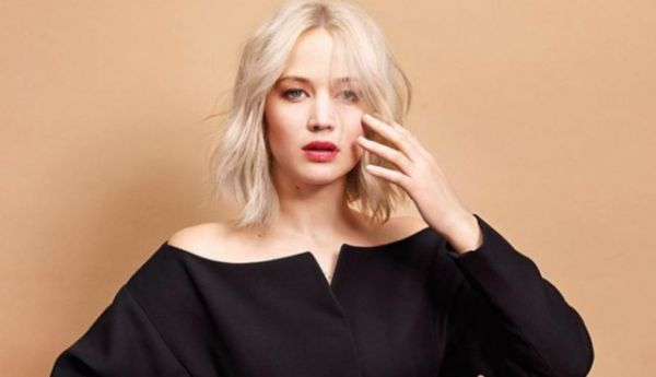 Τζένιφερ Λόρενς : Πανηγύρισε την εκλογή Μπάιντεν χορεύοντας με πιτζάμες στον δρόμο