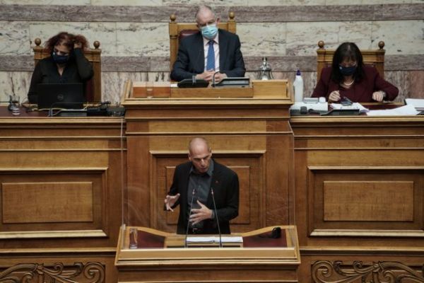 Βαρουφάκης : Δίκτυο μαζικών τεστ από το ΕΣΥ για να βγούμε από τα οριζόντια μέτρα του lockdown