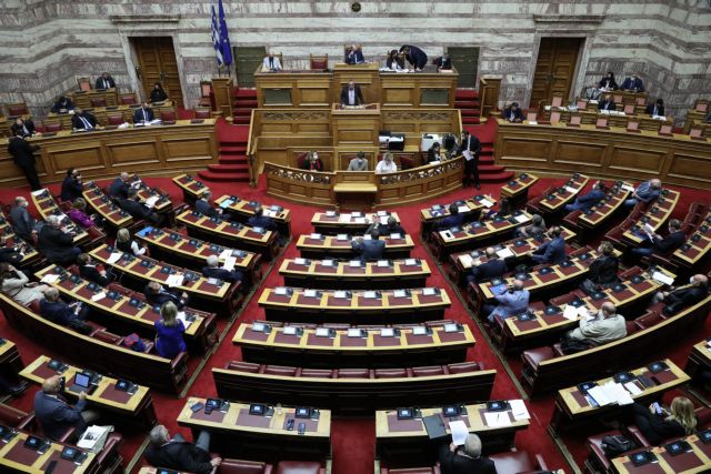 Κοροναϊός : Άρση ασυλίας δύο βουλευτών για συμμετοχή σε πανηγύρια