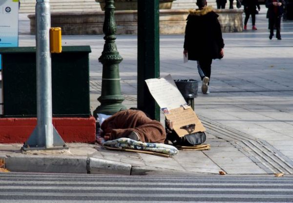 Άστεγοι : Οι «αόρατοι» άνθρωποι που ζουν ανάμεσά μας