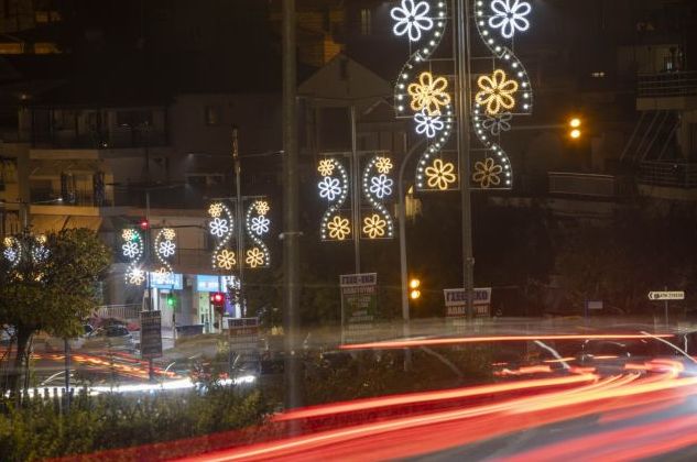 Κοροναϊός : Χριστούγεννα στο σπίτι χωρίς μετακινήσεις από νομό και νομό, με κλειστά χιονοδρομικά