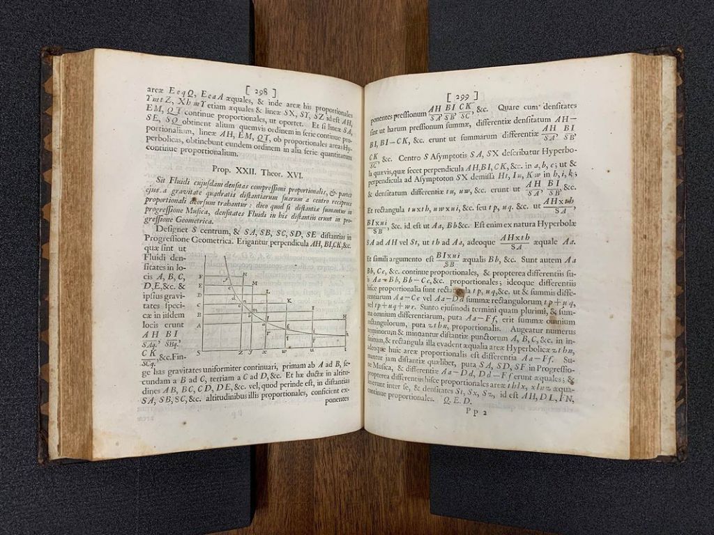Ανακάλυψαν άγνωστα αντίτυπα της 1ης έκδοσης του εμβληματικού «Principia» του Νεύτωνα
