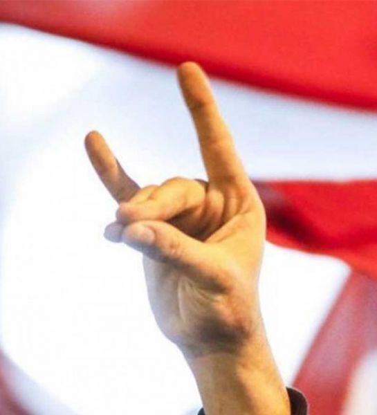 Ο Ερντογάν χορεύει με τους «Γκρίζους Λύκους», οι Ευρωπαίοι παρακολουθούν