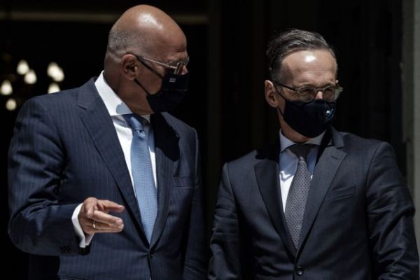 Σε καραντίνα ο Μάας – Αναβάλλεται η συνάντηση με Δένδια