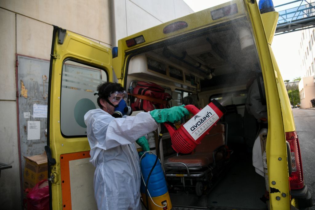 Μέλος πληρώματος ΕΚΑΒ κόλλησε κοροναϊό – «Δεν είναι μια απλή γρίπη, πονάει όλο μου το κορμί»