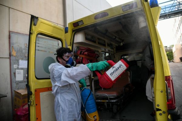 Μέλος πληρώματος ΕΚΑΒ κόλλησε κοροναϊό – «Δεν είναι μια απλή γρίπη, πονάει όλο μου το κορμί»