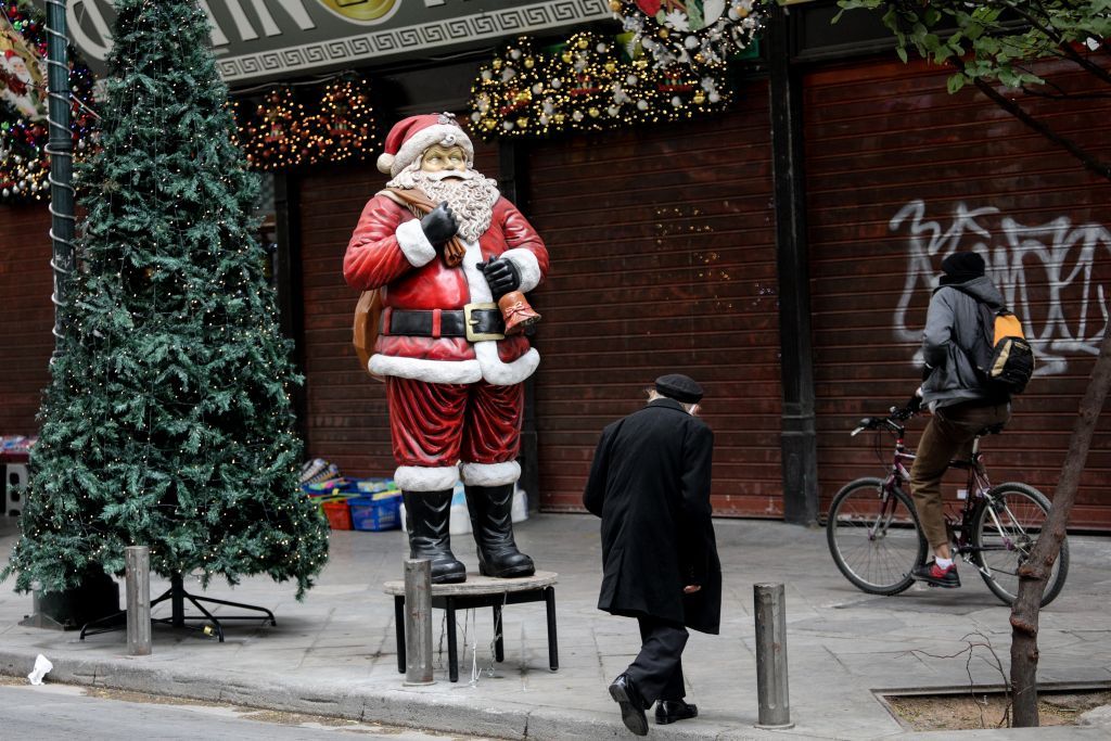 Κοροναϊός : Lockdown χωρίς ημερομηνία λήξης – Με μάσκες και αποστάσεις τα ψώνια των Χριστουγέννων