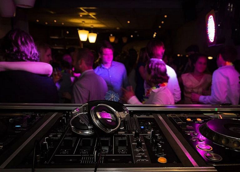 Κοροναϊός : Αδελφότητα πανεπιστημίου αποφάσισε να κάνει μεγάλο πάρτι αψηφώντας την πανδημία