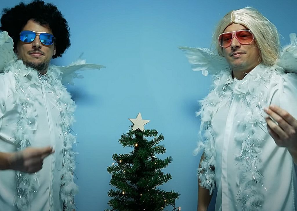 Χριστούγεννα με παρωδίες τραγουδιών για τον κοροναϊό