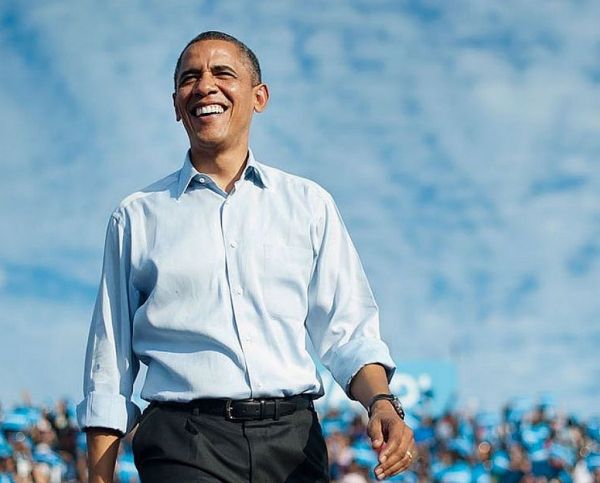 Το πολυαναμενόμενο βιβλίο του Ομπάμα «A Promised Land» πωλεί 890.000 αντίτυπα την πρώτη του μέρα