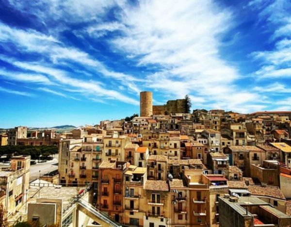 Σαλέμι : Η ονειρική πόλη που πουλάει σπίτια με ένα ευρώ