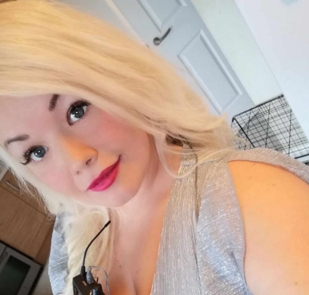 Μητέρα γέμισε το σπίτι με τρόφιμα και τα φυλάει με… όπλο