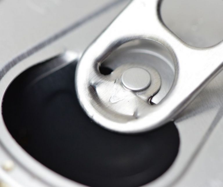 Τι κινδύνους κρύβουν τα αναψυκτικά και οι κονσέρβες αν δεν καθαριστούν ;