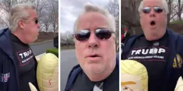 Κοροναϊός: Υποστηρικτής του Τραμπ έβηξε σκόπιμα πάνω σε υποστηρικτή της μάσκας