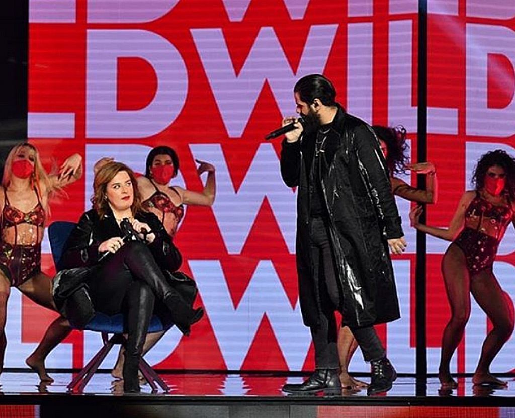 Πώς η Γωγώ Τσαμπά και ο Θανάσης Πασσάς δέχθηκαν ιδιαίτερη κριτική για το ντύσιμό τους στη σκηνή