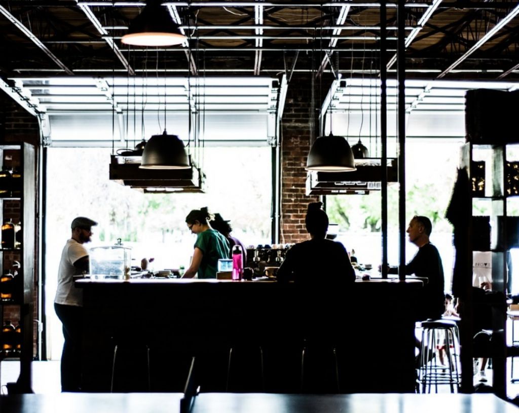 Κοροναϊός : Τα εστιατόρια, τα γυμναστήρια και τα ξενοδοχεία ενέχουν τον υψηλότερο κίνδυνο