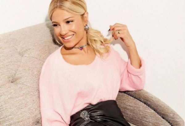 Φαίη Σκορδά : Στόλισε χριστουγεννιάτικο δέντρο παρέα με τους γιους της