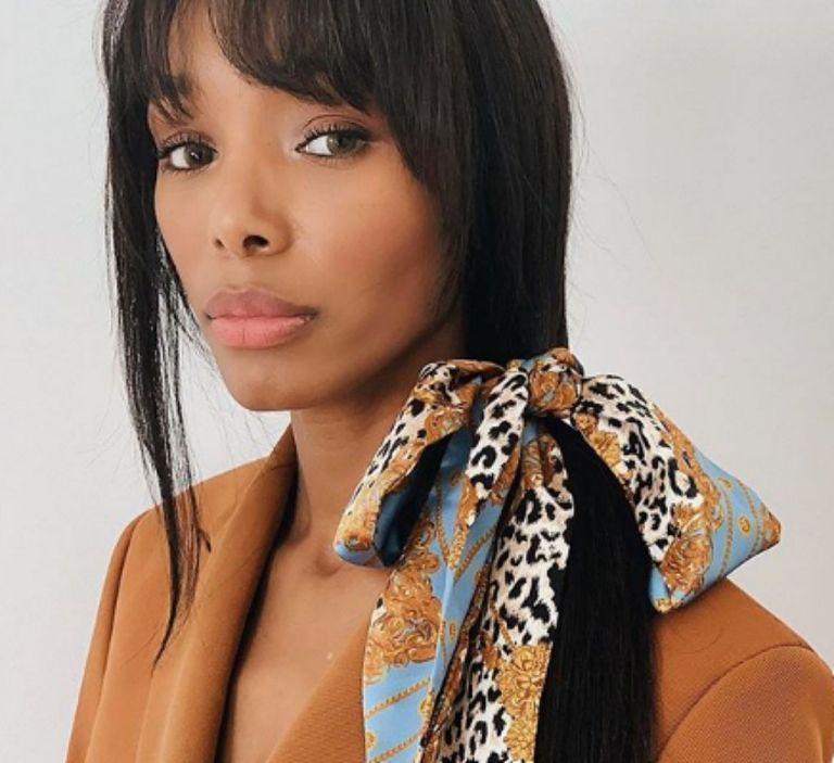 Αυτή η σχεδιάστρια μόδας και TikTok Star μπορεί να μετατρέψει ένα κασκόλ σε οτιδήποτε