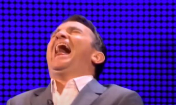 Νευρικό γέλιο : Πέντε αστείες στιγμές που παρουσιαστές γέλαγαν χωρίς να μπορούν να σταματήσουν