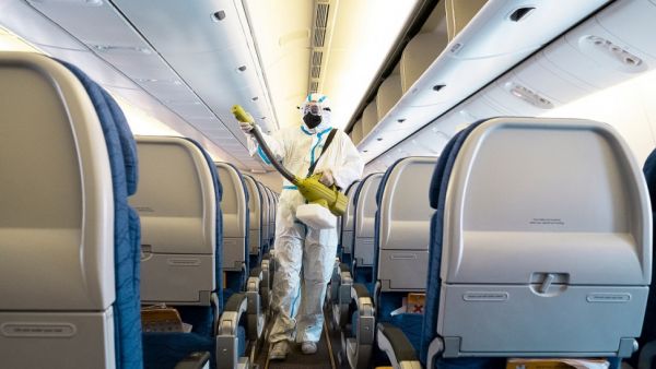 Πώς θα γίνονται τα ταξίδια όταν βγει το εμβόλιο – Τι λέει CEO αεροπορικής εταιρίας