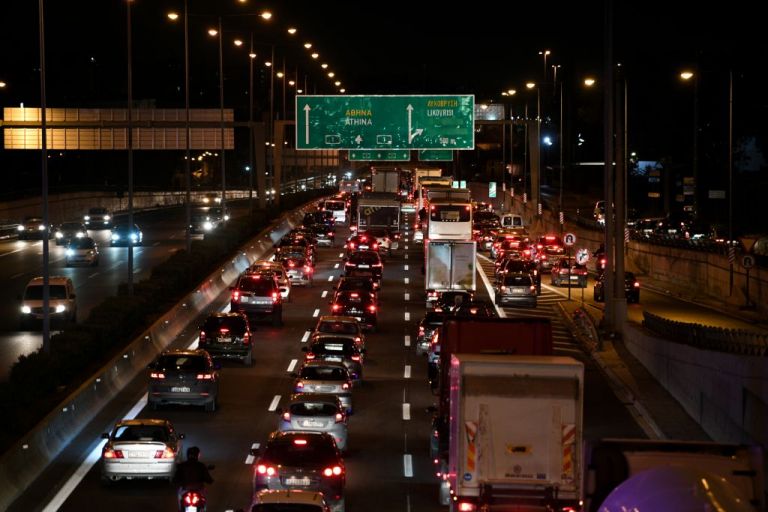 Κίνηση : Πανικός στους δρόμους της Αθήνας – Θυμίζει… παραμονή των Χριστουγέννων