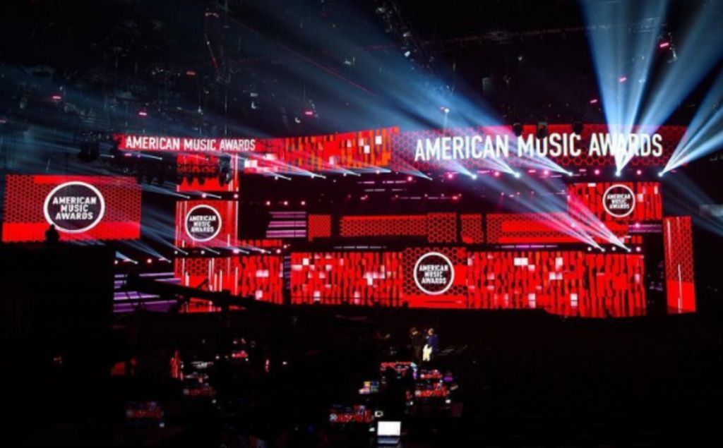 American Music Awards 2020 : Οι νικητές και όλες οι εμφανίσεις της βραδιάς