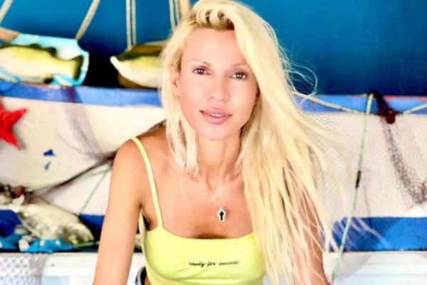 Ασημίνα Ιγγλέζου : Πήγε να βγάλει χρήματα από το ΑΤΜ γυμνή