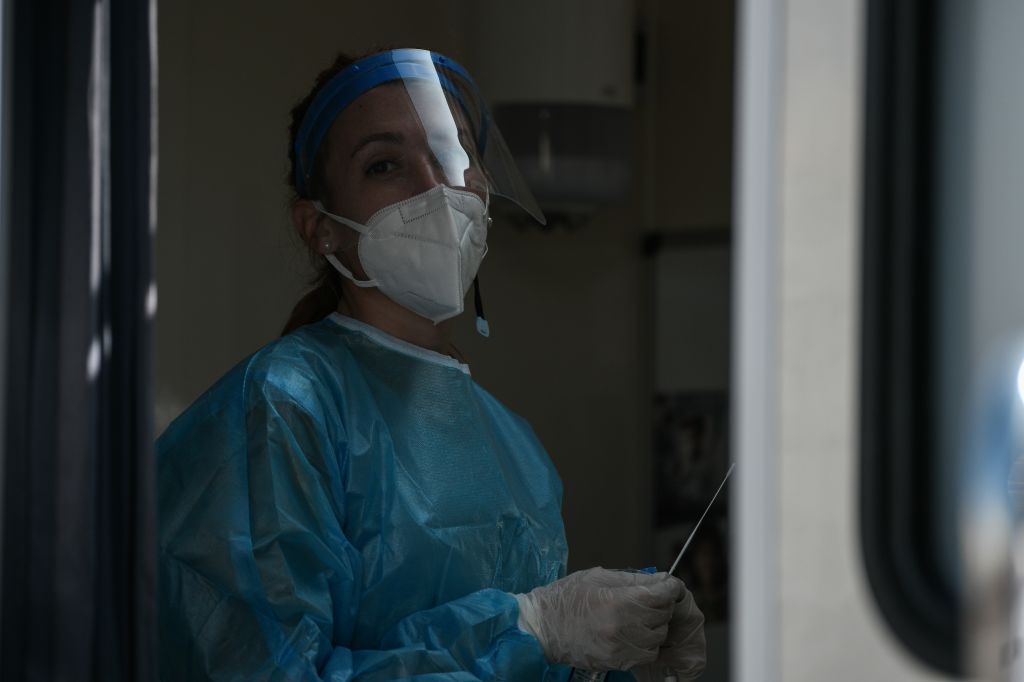 Αποκλειστικό MEGA : 20χρονη έσπασε την καραντίνα και διέσπειρε τον ιό σε τουλάχιστον 10 άτομα