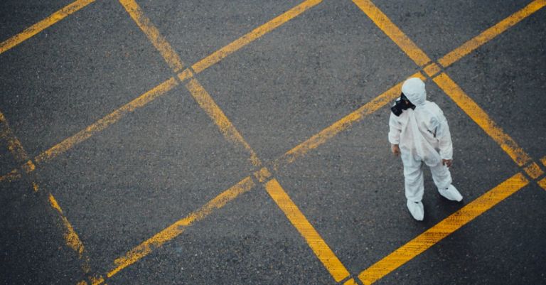 Κοροναϊός : Τα καταστήματα ξανανοίγουν σε τμήμα της Ευρώπης, το Λος Άντζελες οχυρώνεται