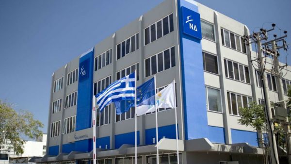 ΝΔ : Ο ΣΥΡΙΖΑ κλείνει το μάτι στους οπαδούς του αντιεμβολιαστικού κινήματος