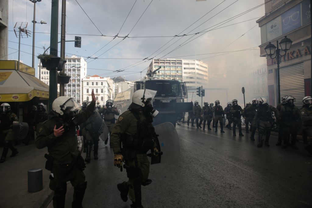 Πολυτεχνείο : Πώς απαντά ο Χρυσοχοΐδης για τα επεισόδια και την επίθεση στις συγκεντρώσεις του ΚΚΕ