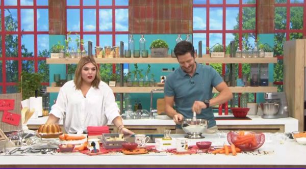 Λαχταριστό carrot cake με καρύδα από τον Απόστολο Ρουβά